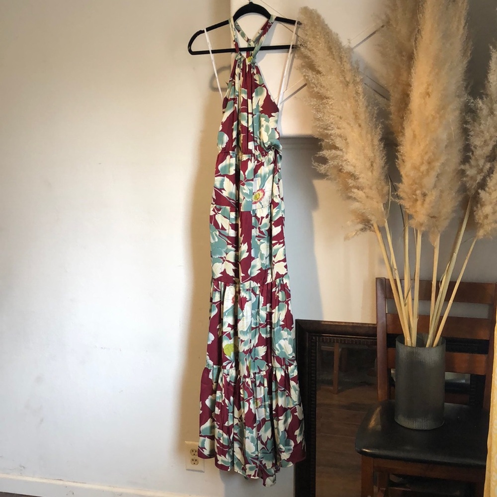 Beautiful LULUS maxi dress made for the Islands!!